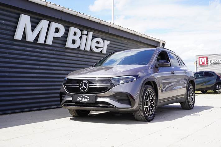 Sort Mercedes EQA250 fra 2021 set udefra