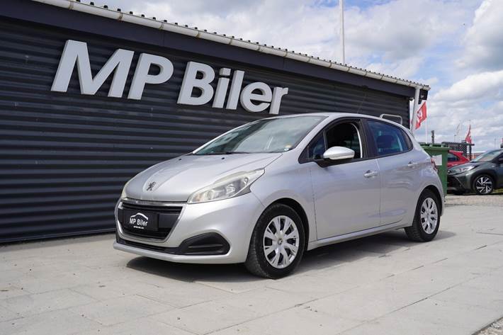 Sølv Peugeot 208 fra 2015 set udefra