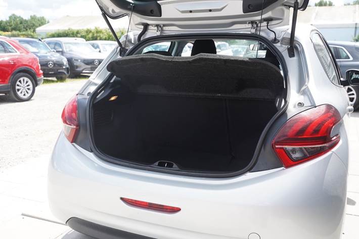 Sølv Peugeot 208 fra 2015