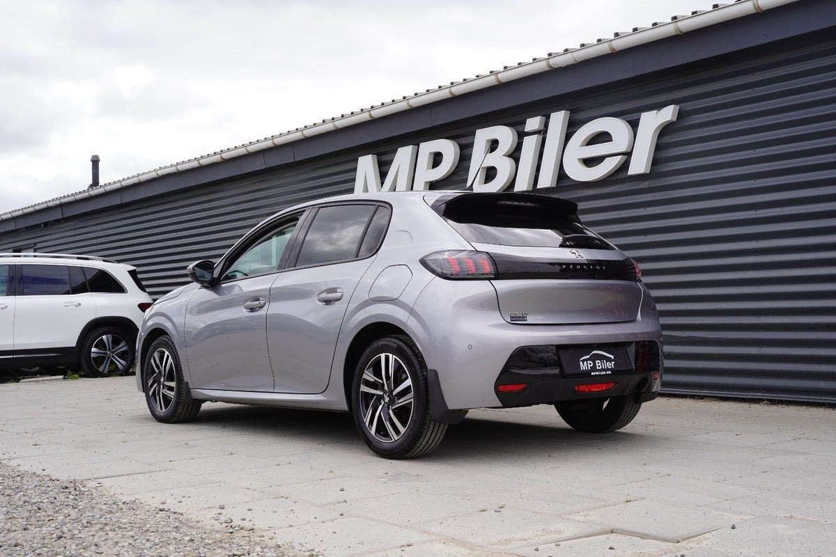 Grå Peugeot 208 fra 2020