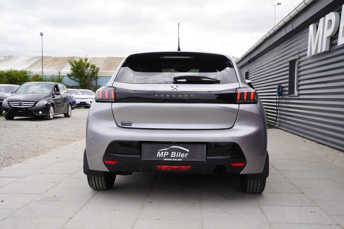 Grå Peugeot 208 fra 2020