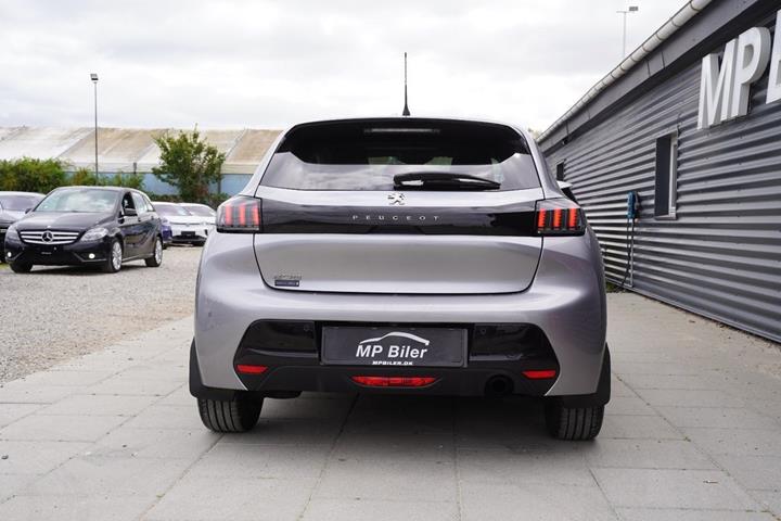 Grå Peugeot 208 fra 2020