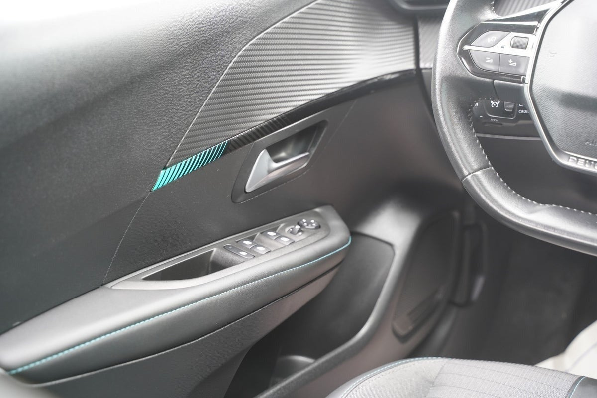 Grå Peugeot 208 fra 2020