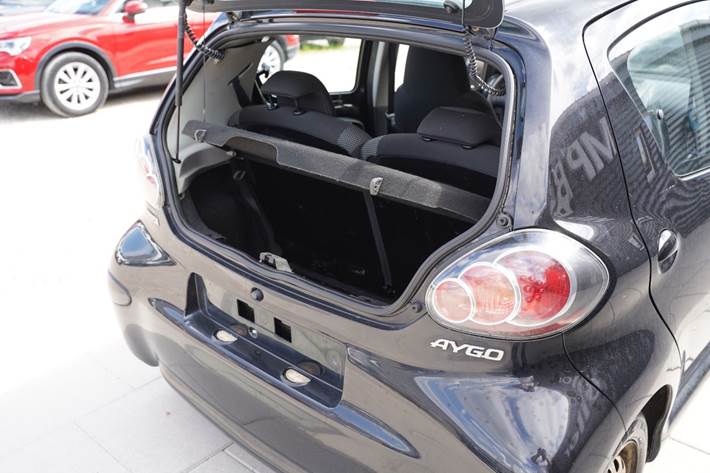 Sort Toyota Aygo fra 2010