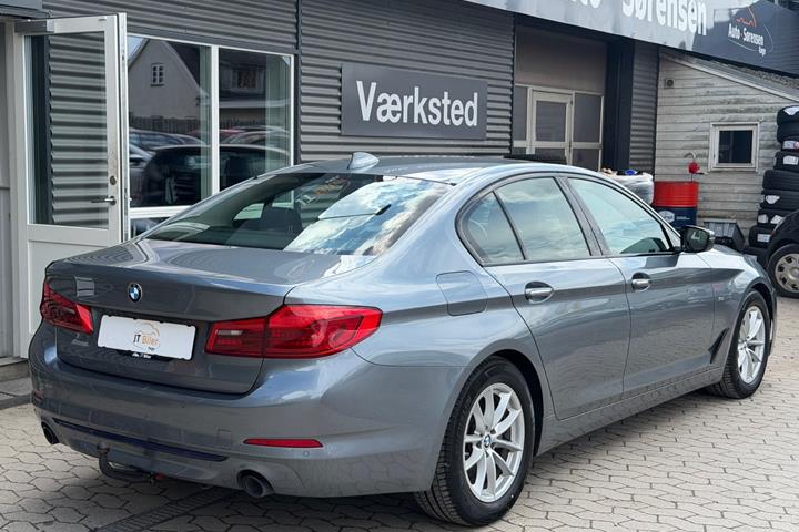 Grå BMW 520d fra 2018