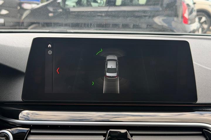 Grå BMW 520d fra 2018
