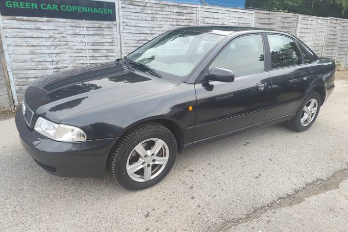 undefined Audi A4 fra 1998 set udefra
