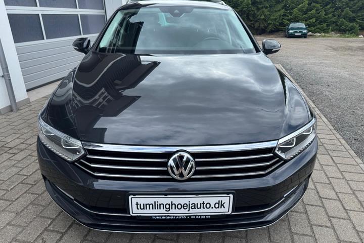 Grå VW Passat fra 2019