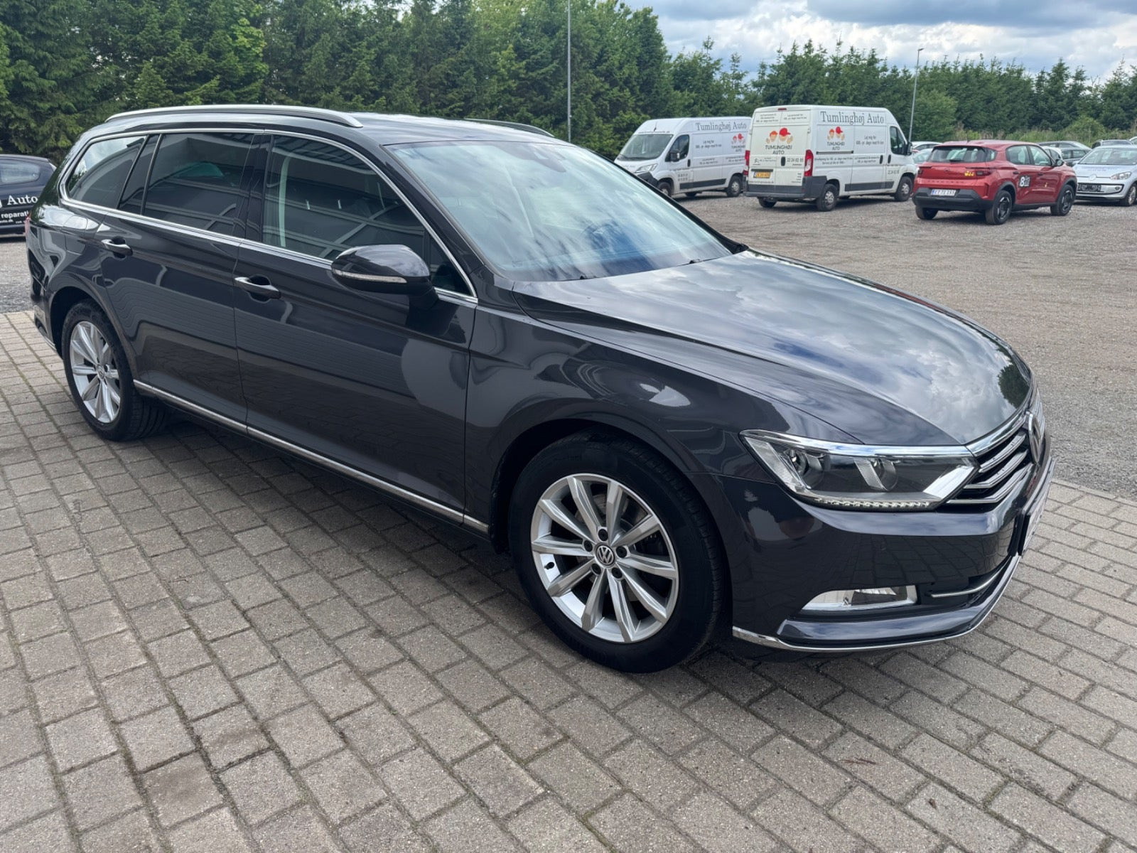 Grå VW Passat fra 2019