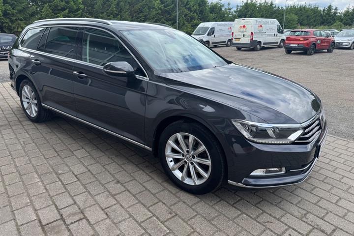 Grå VW Passat fra 2019