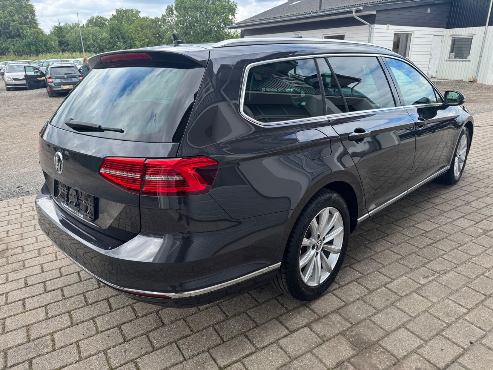 Grå VW Passat fra 2019