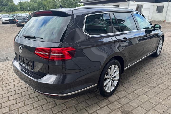 Grå VW Passat fra 2019