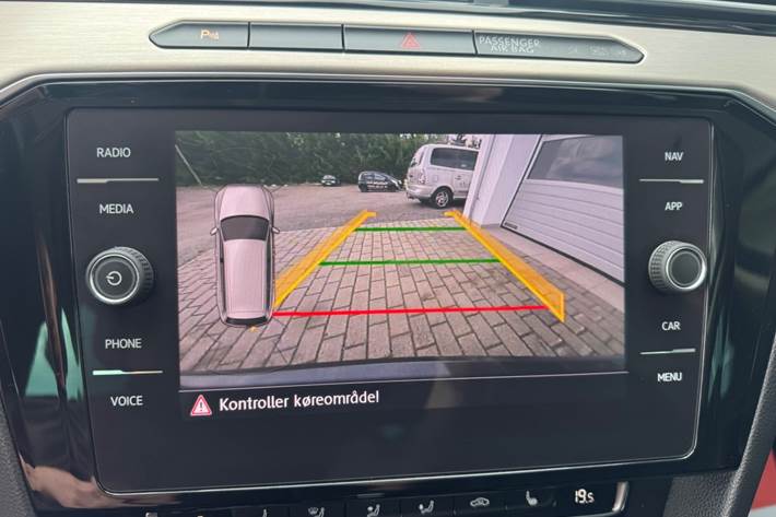 Grå VW Passat fra 2019
