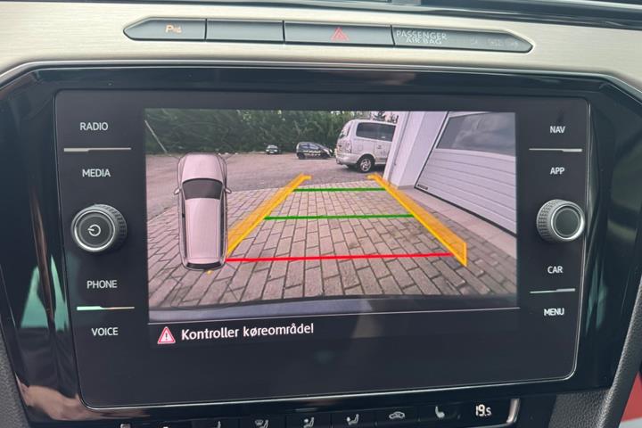 Grå VW Passat fra 2019