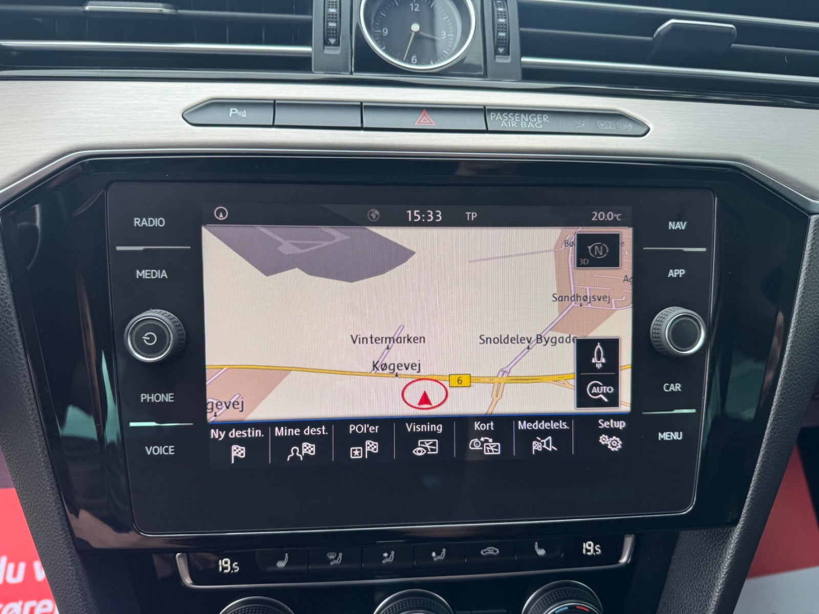 Grå VW Passat fra 2019