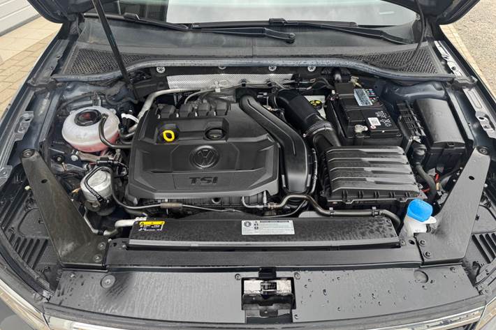 Grå VW Passat fra 2019
