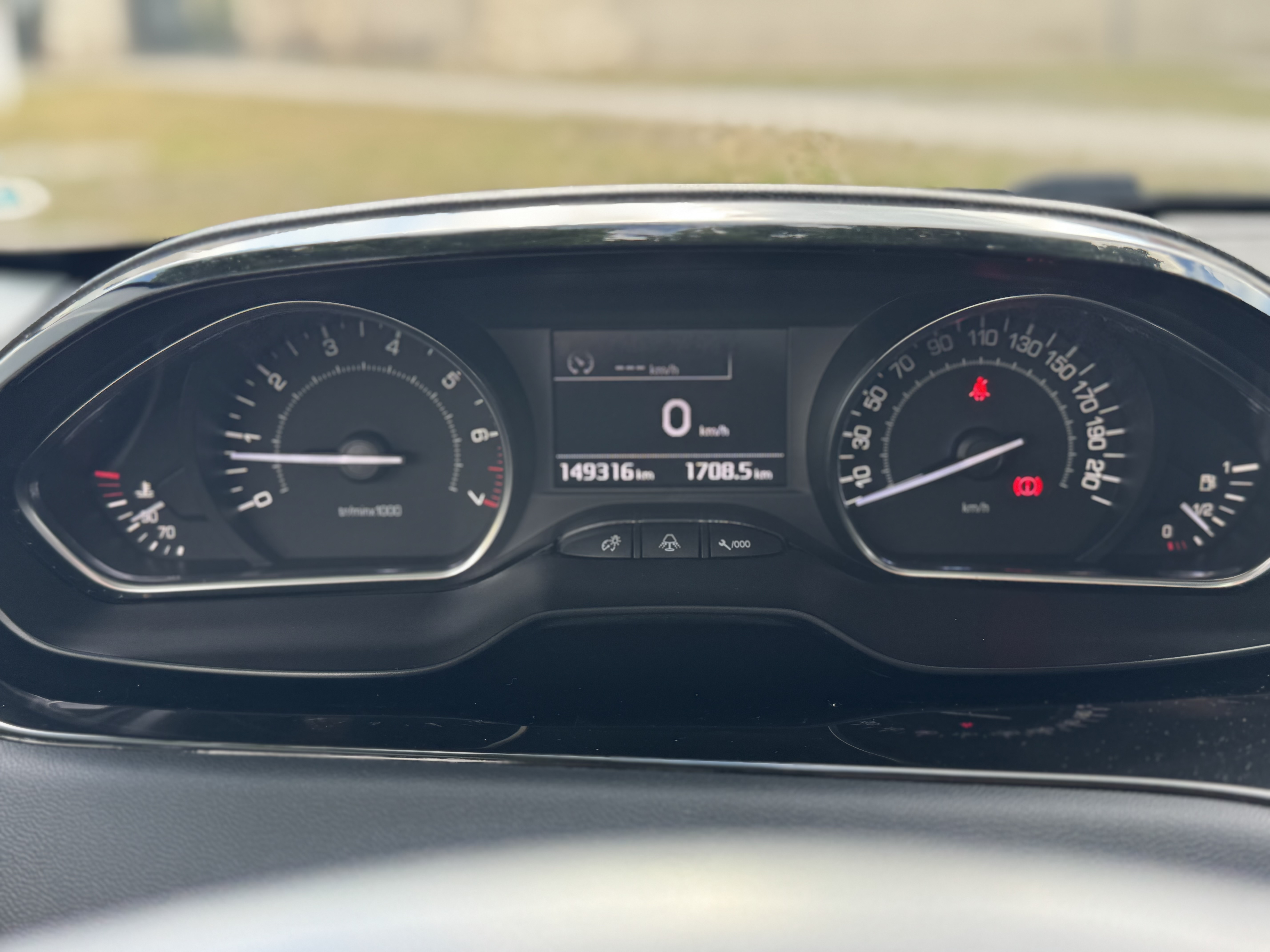Grå Peugeot 208 fra 2015