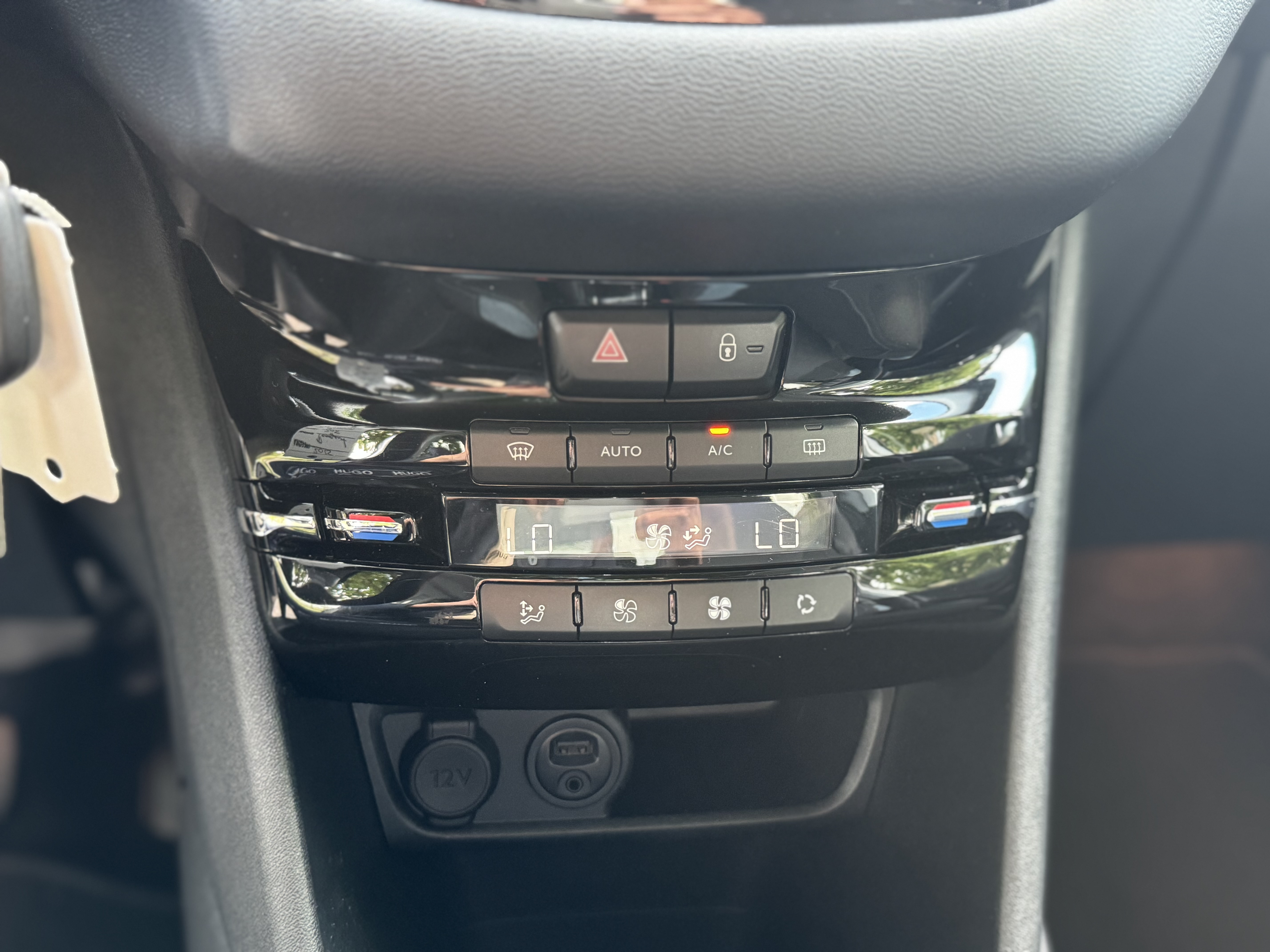Grå Peugeot 208 fra 2015