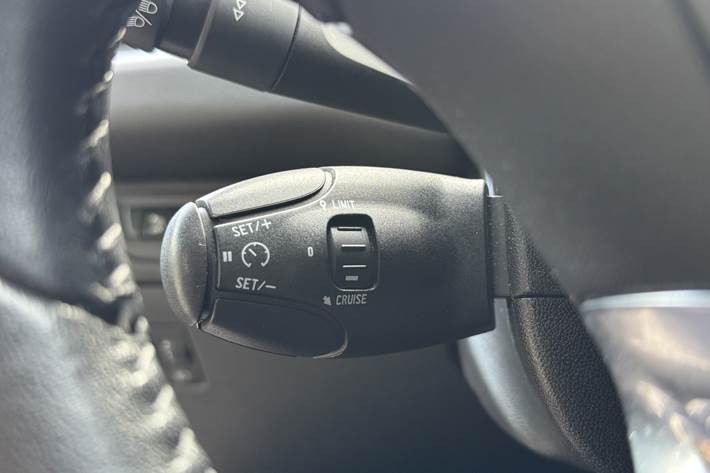 Grå Peugeot 208 fra 2015