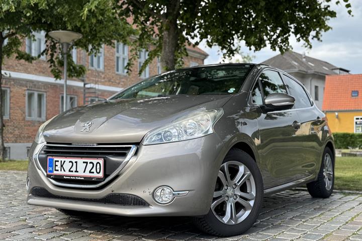 Grå Peugeot 208 fra 2015