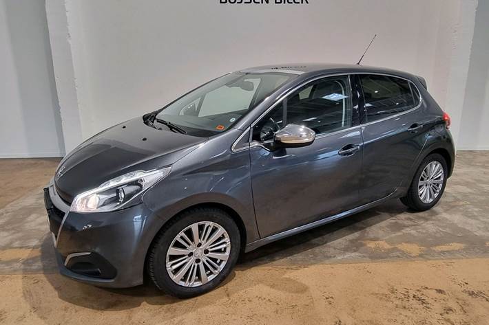 Grå Peugeot 208 fra 2017 set udefra