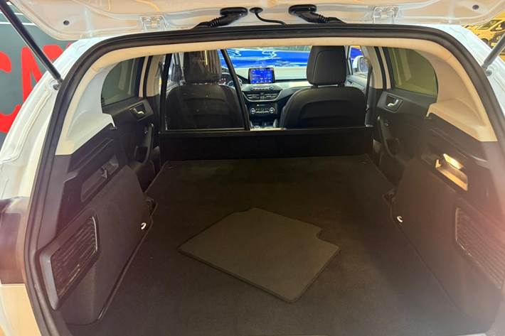 Hvid Ford Focus fra 2020