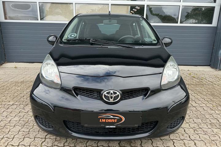 Sort Toyota Aygo fra 2009