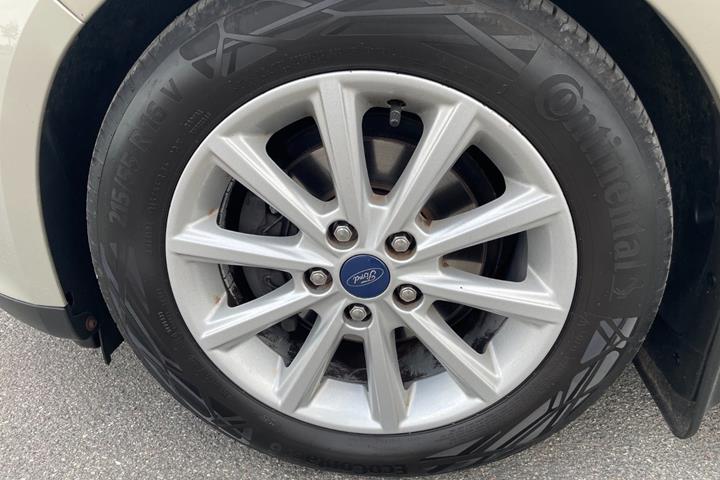 Gul Ford C-MAX fra 2017