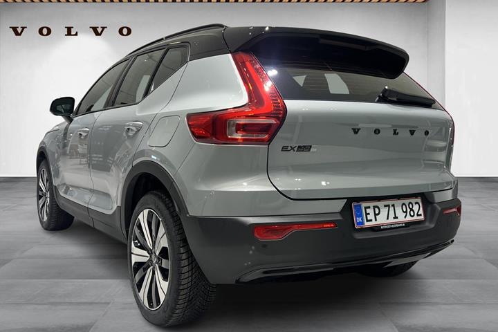 Grå Volvo EX40 fra 2026