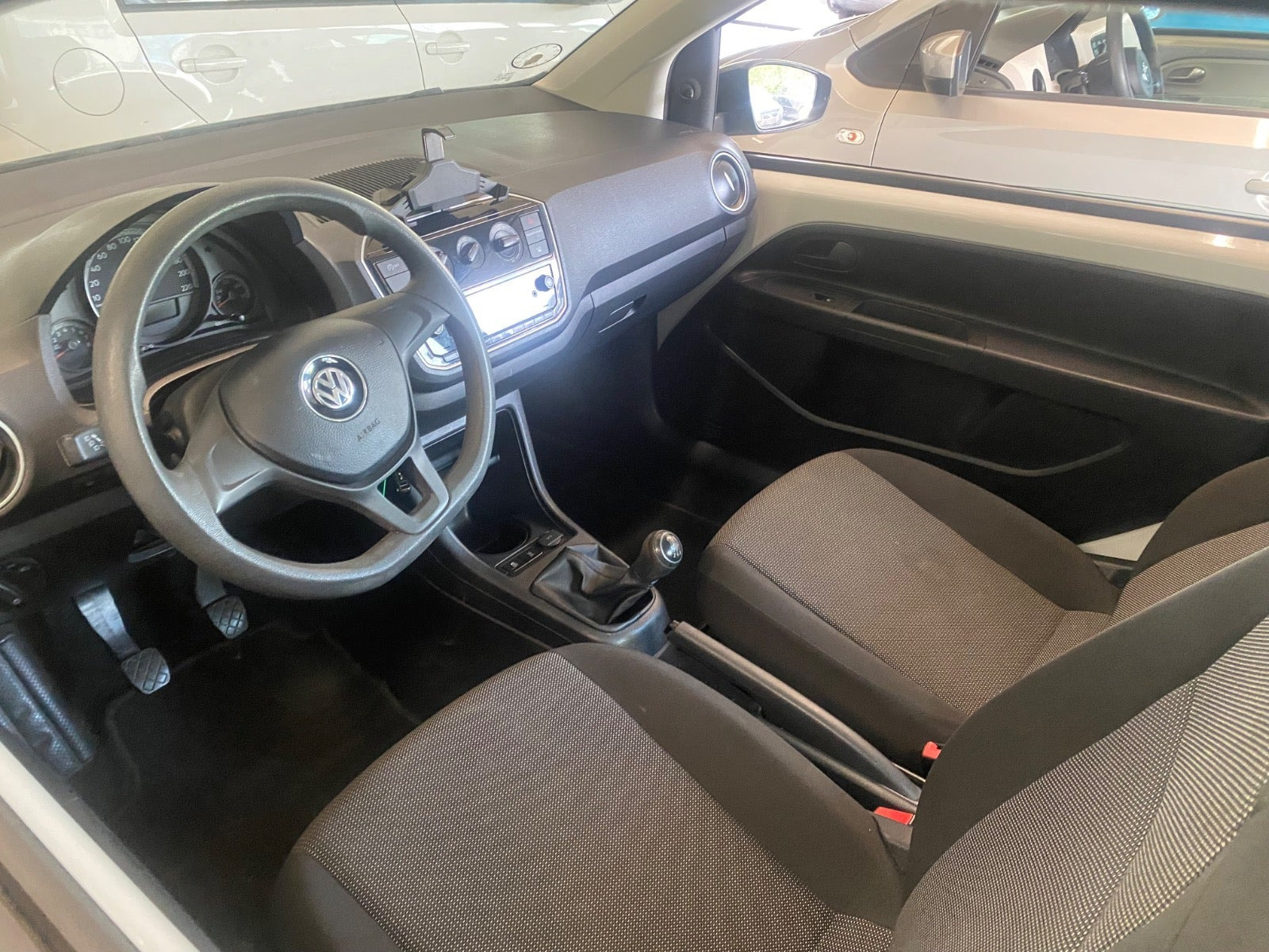 Hvid VW UP! fra 2018