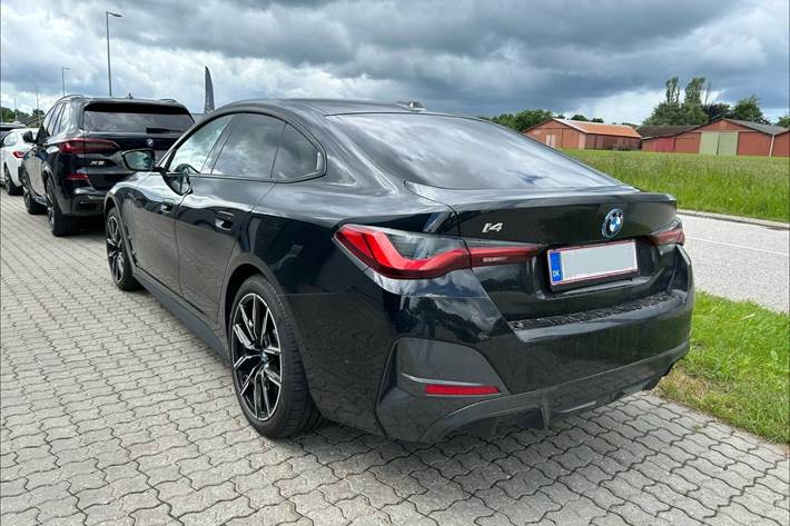 Sort BMW i4 fra 2023