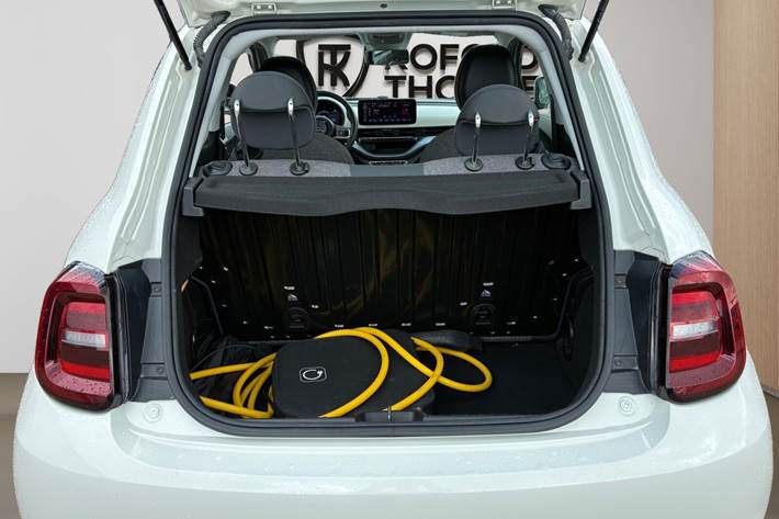 Hvid Fiat 500e fra 2022
