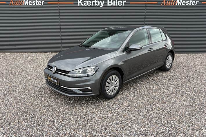 Grå VW Golf VII fra 2018
