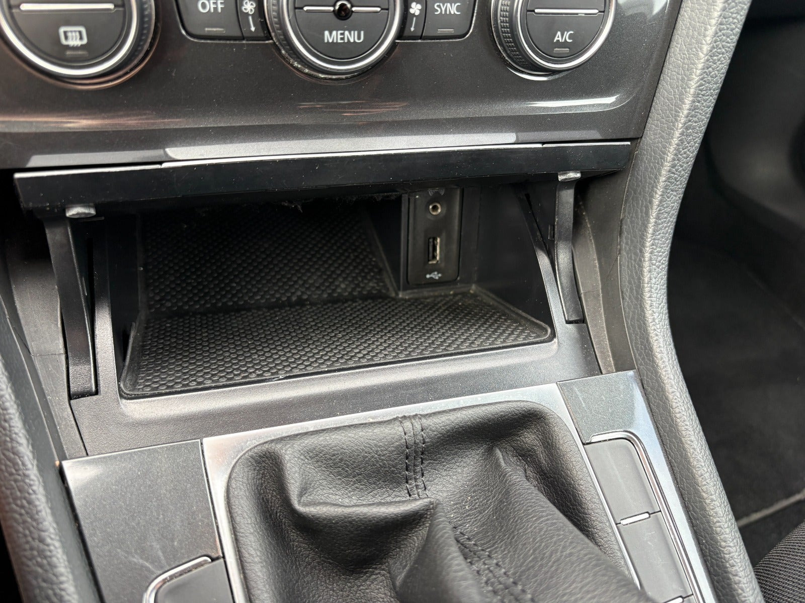 Grå VW Golf VII fra 2018