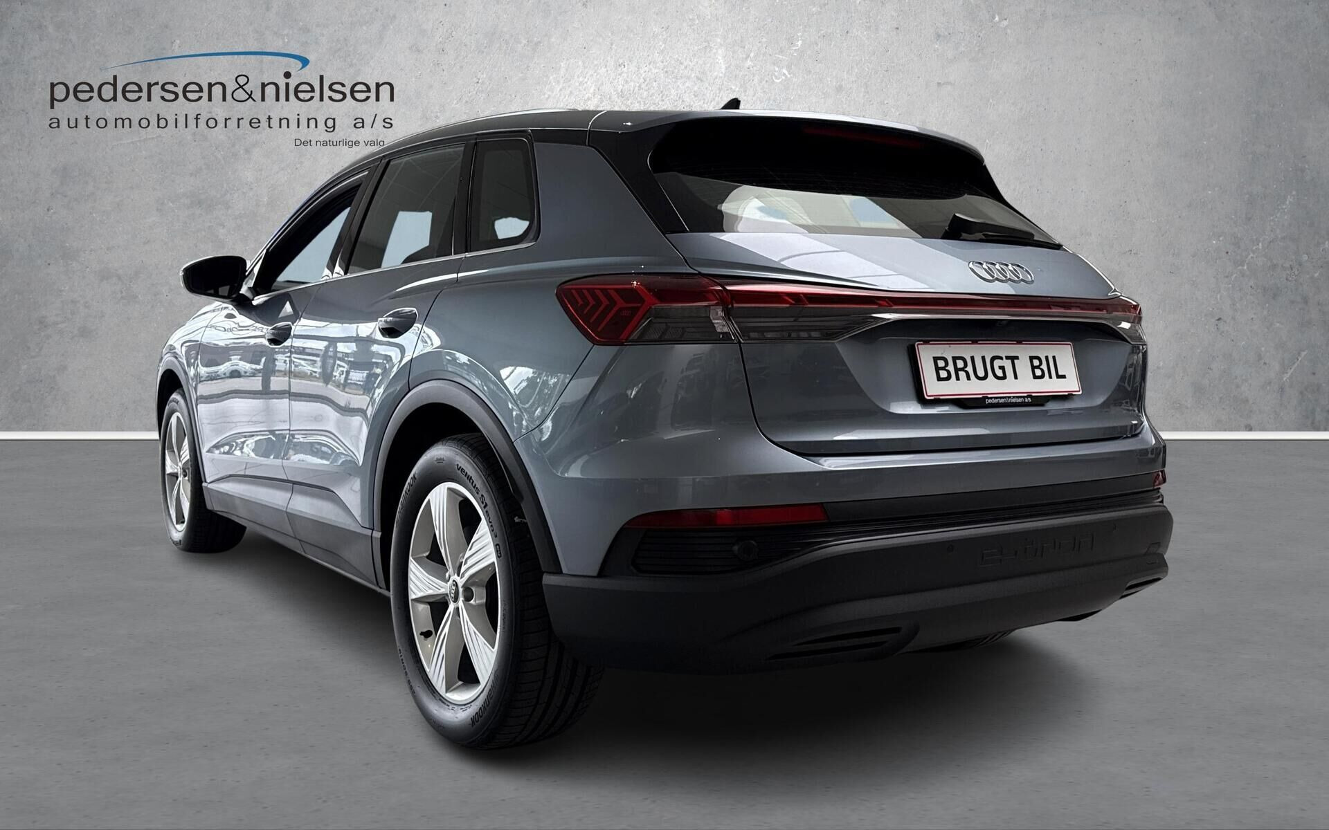 Blå Audi Q4 fra 2024