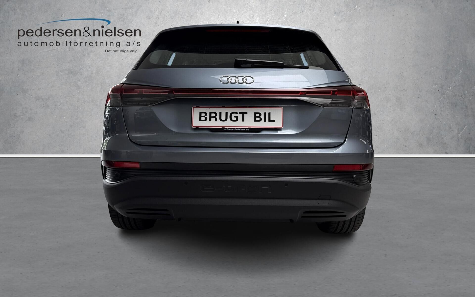 Blå Audi Q4 fra 2024