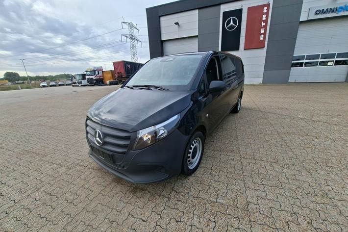 Sort Mercedes Vito 114 fra 2024