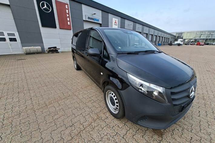Sort Mercedes Vito 114 fra 2024
