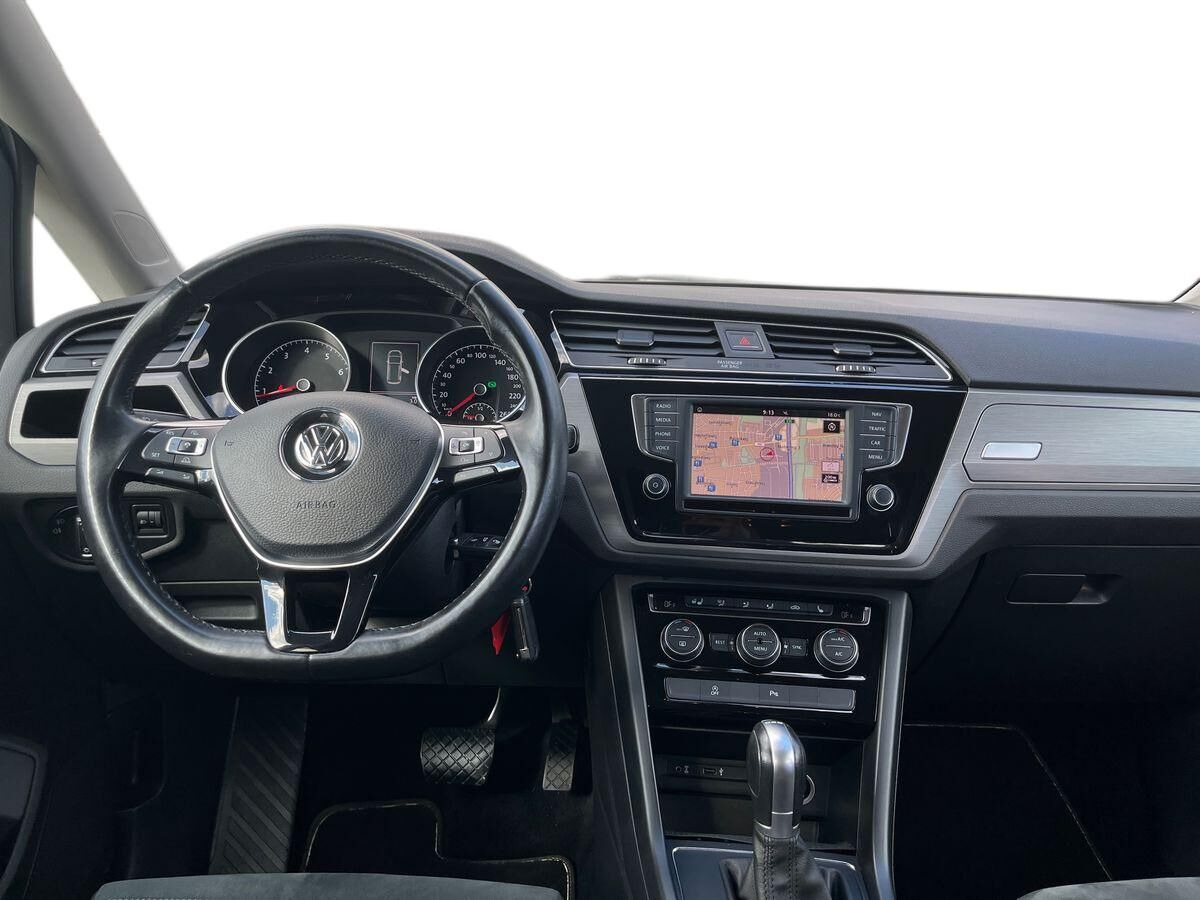 Sort VW Touran fra 2017