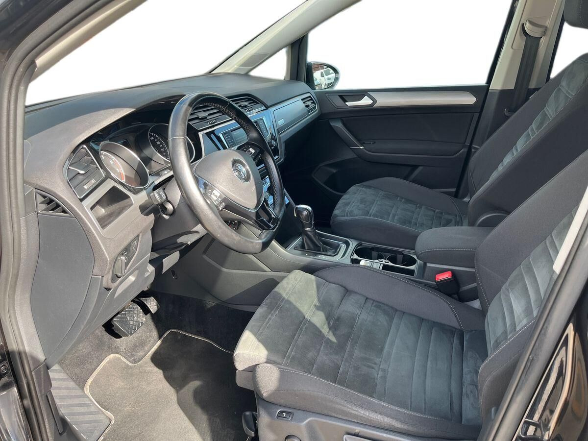 Sort VW Touran fra 2017