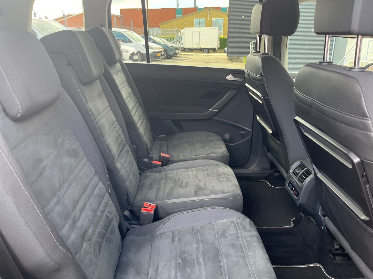 Sort VW Touran fra 2017