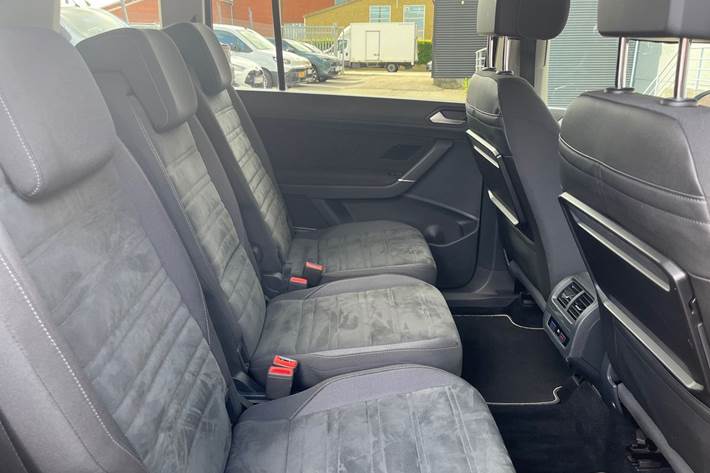 Sort VW Touran fra 2017