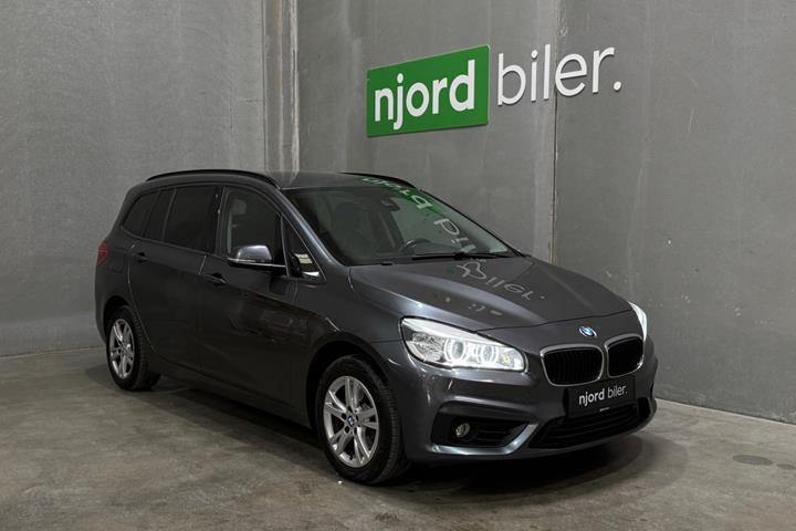 Grå BMW 218i fra 2016 set udefra