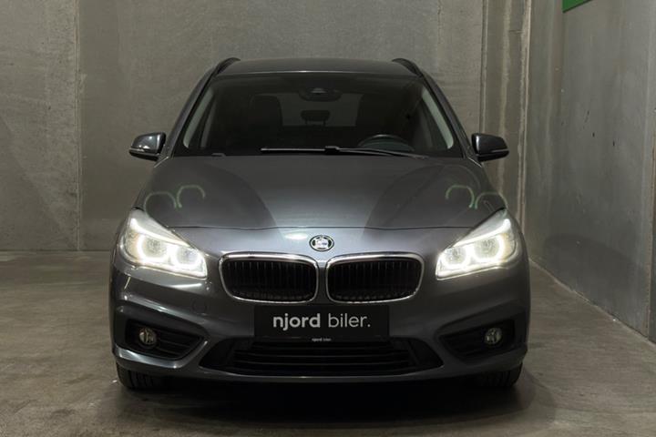 Grå BMW 218i fra 2016