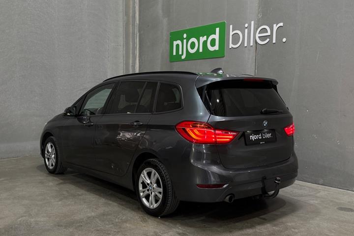 Grå BMW 218i fra 2016