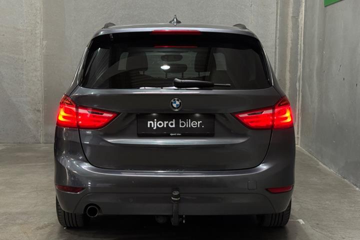 Grå BMW 218i fra 2016