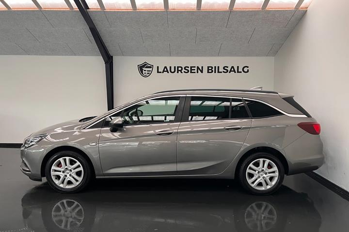 Grå Opel Astra fra 2017