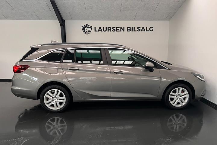 Grå Opel Astra fra 2017