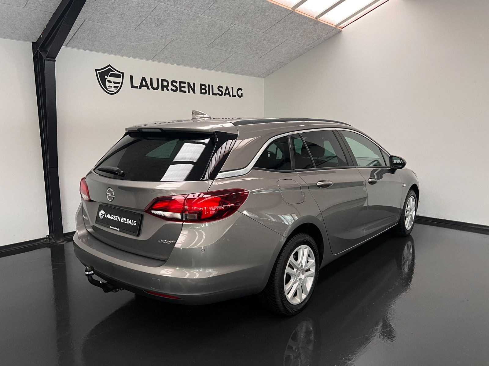 Grå Opel Astra fra 2017