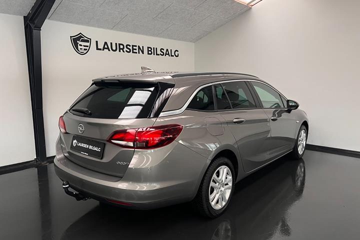 Grå Opel Astra fra 2017